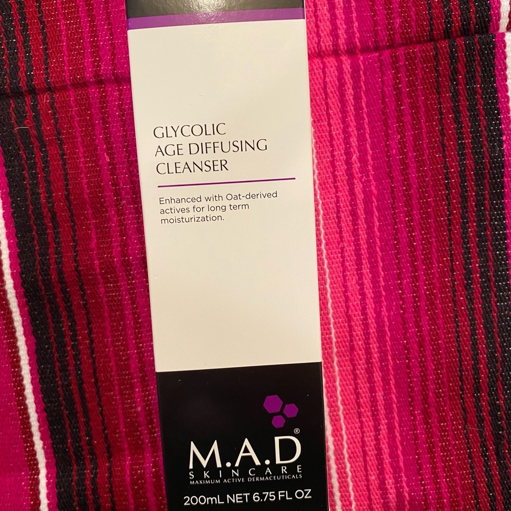 NIB M.A.D. Glycolic Age Diffusing Cleanser